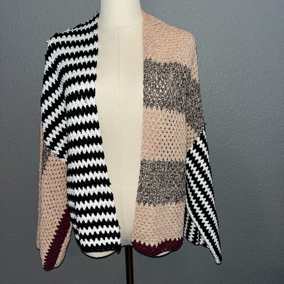 SAACHI Birdie Colorblock Crochet Cropped Sweater Cardigan Jacket -Made in India - Picture 4 of 13